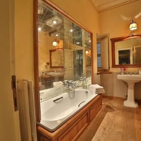Sleeps 19 *