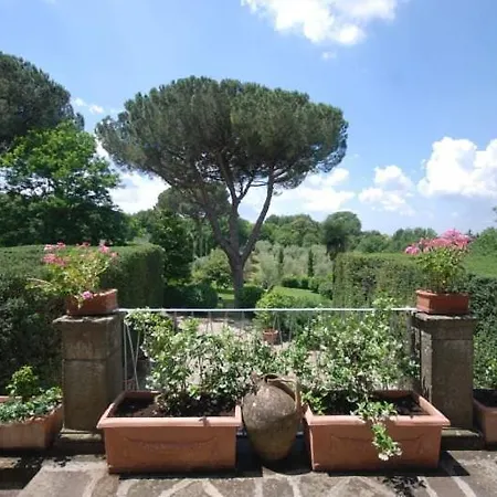Villa Sleeps 19 *