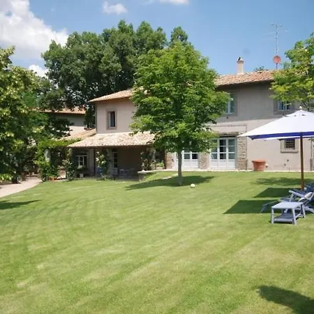 Sleeps 19 *